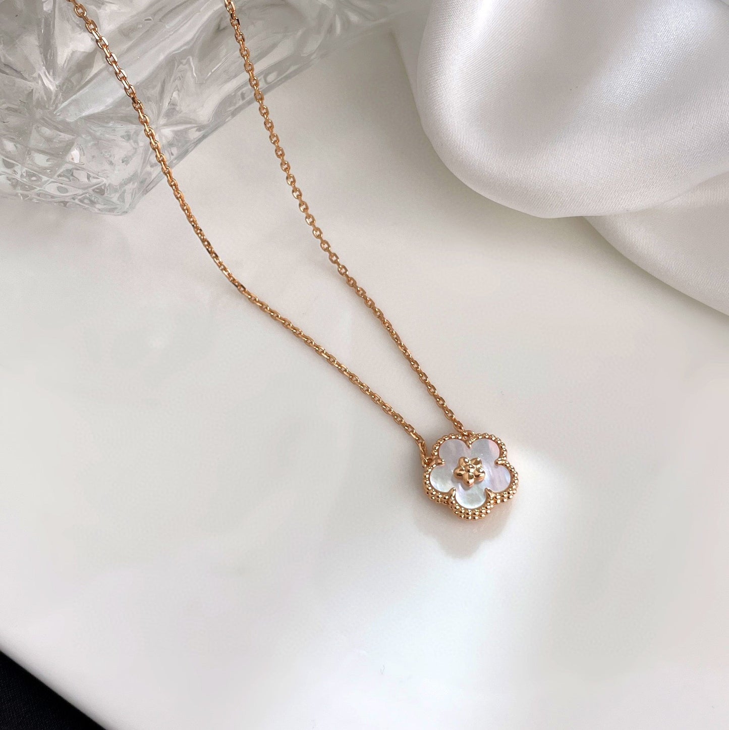 [Olivia JW]LUCKY  WHITE MOP  PLUM BLOSSOM NECKLACE