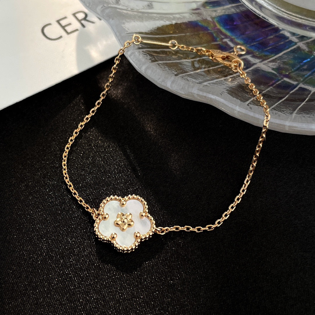 [Olivia JW]LUCKY WHITE MOP PLUM BLOSSOM  BRACELET