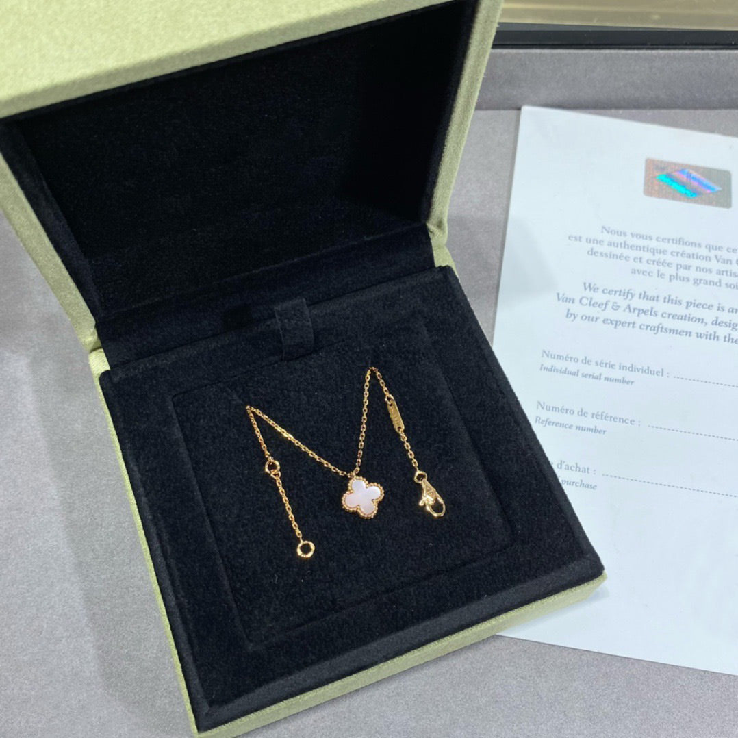 [Olivia JW]CLOVER 15MM PINK MOTHER-OF-PEARL SINGLE FLOWER NECKLACE