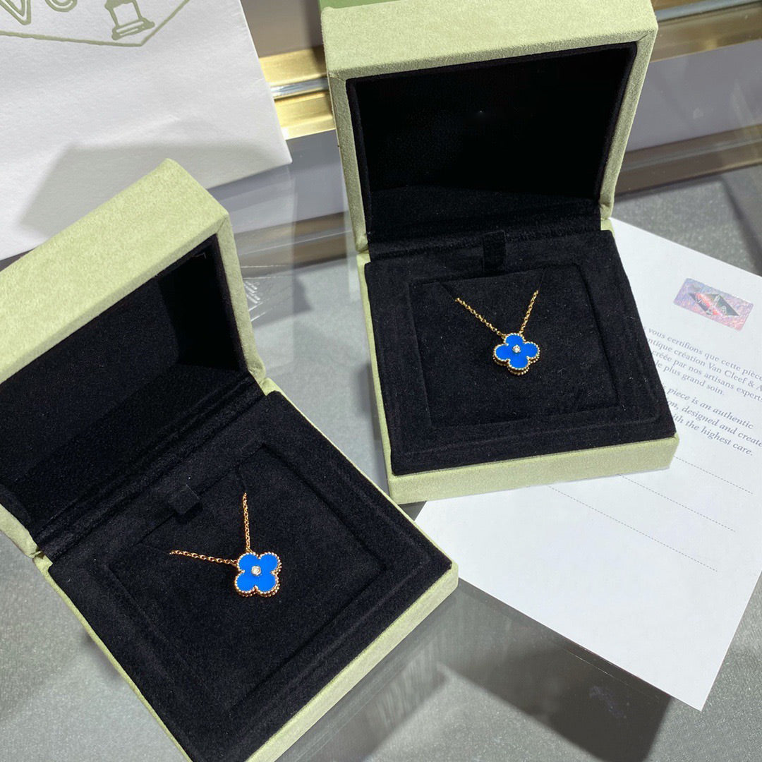 [Olivia JW]CLOVER 15MM DIAMOND AND BLUE AGATE NECKLACE