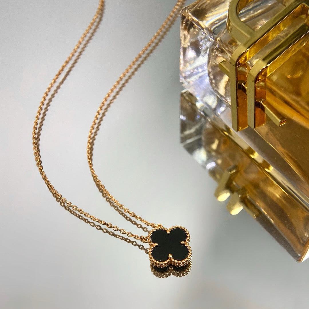 [Olivia JW]CLOVER 15MM BLACK ONYX SINGLE FLOWER NECKLACE