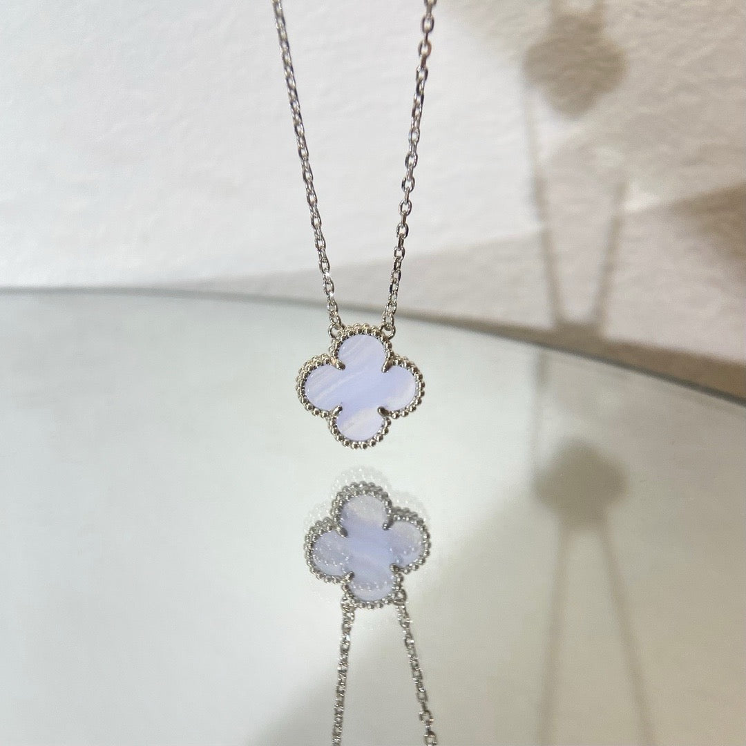 [Olivia JW]CLOVER 15MM BLUE CHALCEDONY NECKLACE SILVER