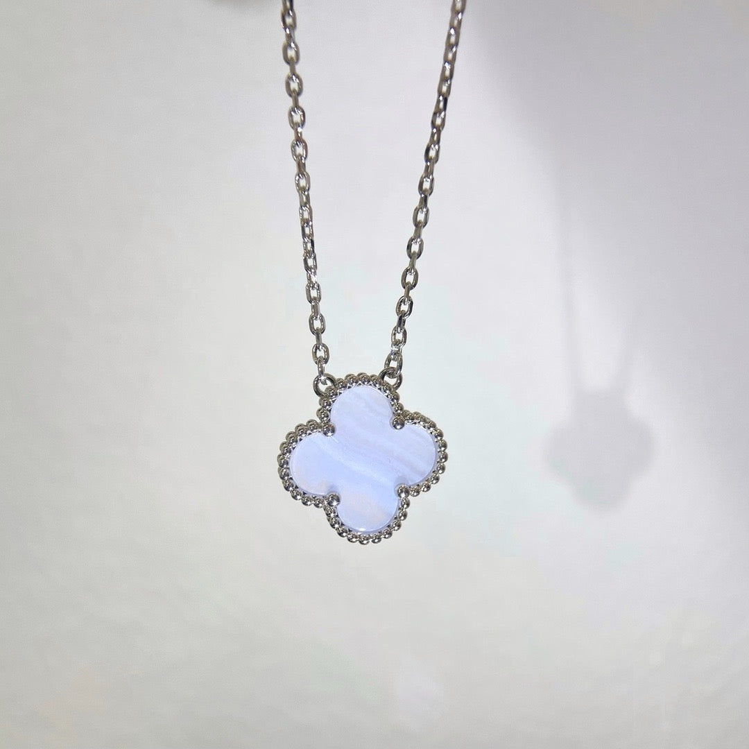 [Olivia JW]CLOVER 15MM BLUE CHALCEDONY NECKLACE SILVER