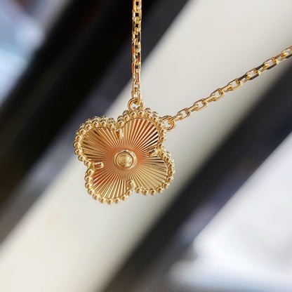 [Olivia JW]CLOVER 15MM LASER NECKLACE