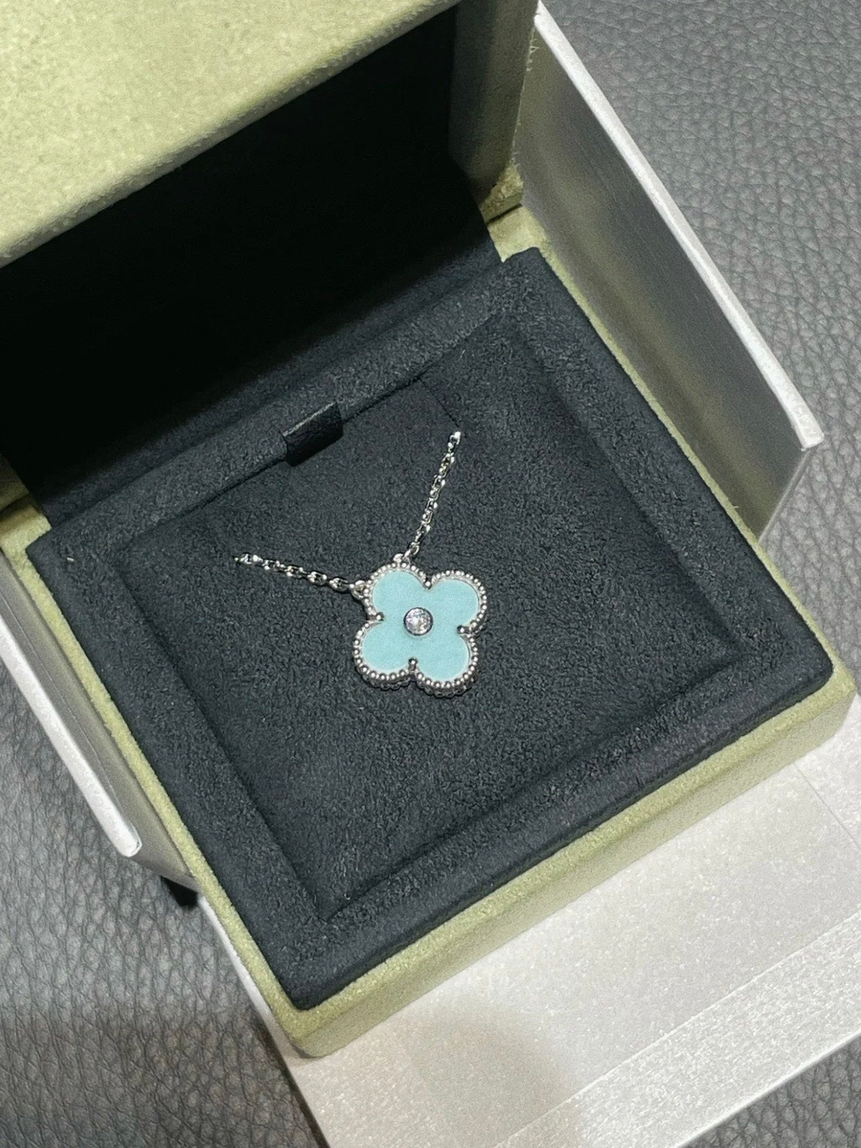 [Olivia JW]CLOVER 1 DIAMOND LIGHT BLUE SILVER NECKLACE