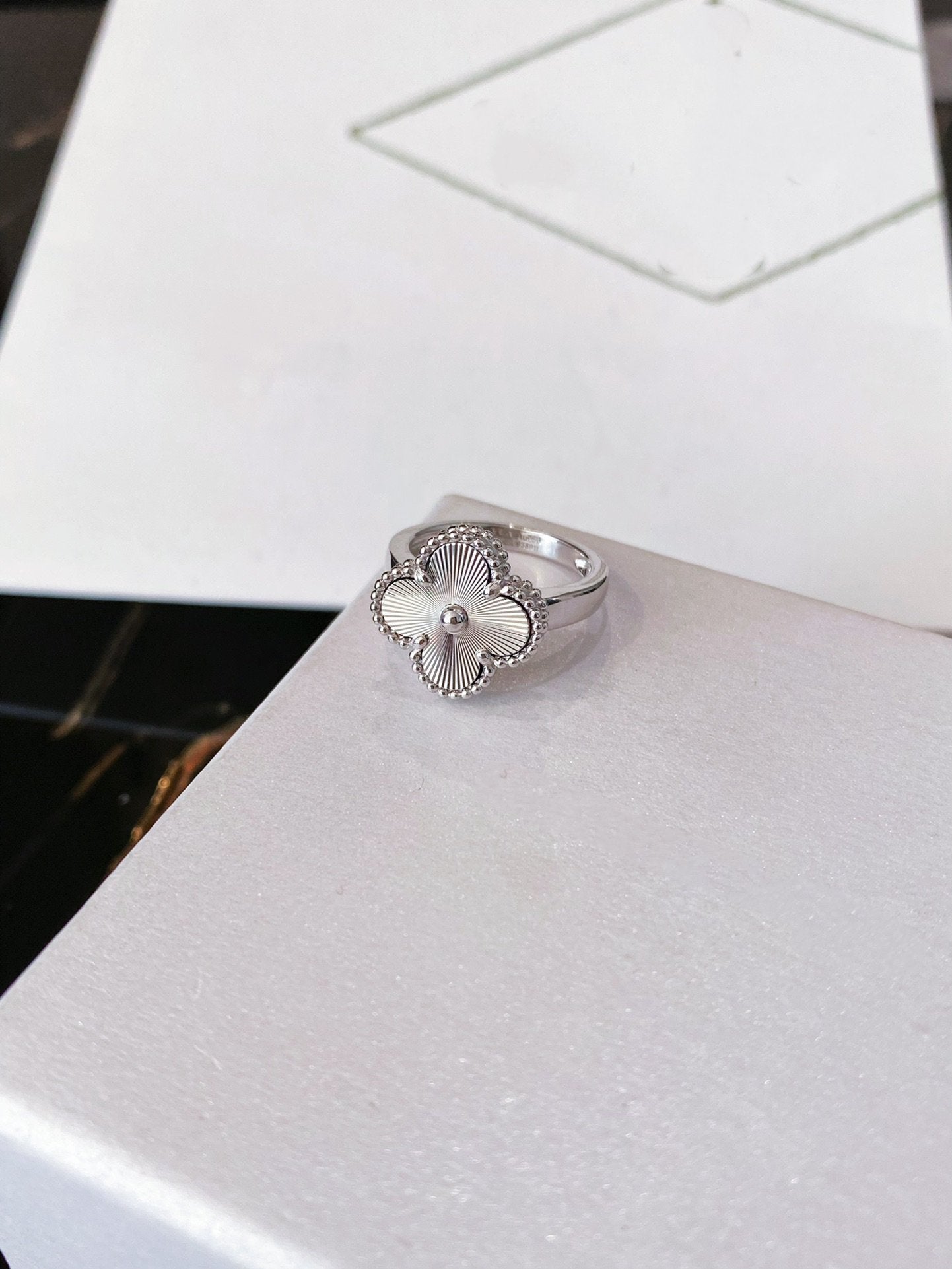 [Olivia JW]CLOVER SILVER RING