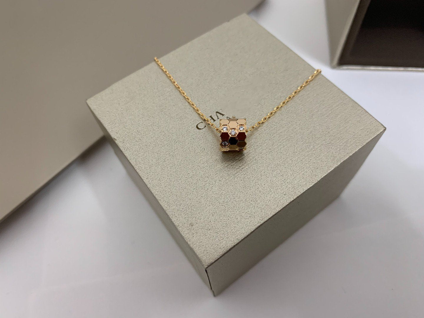 [Olivia JW]BEE LOVE DIAMOND NECKLACE