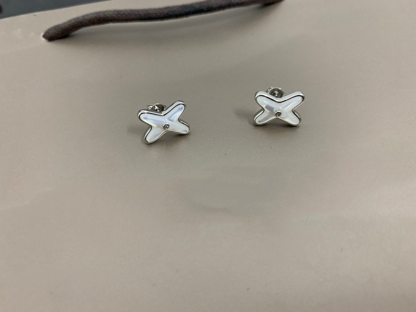 [Olivia JW]JEUX DE WHITE MOP SILVER DIAMOND EARRINGS