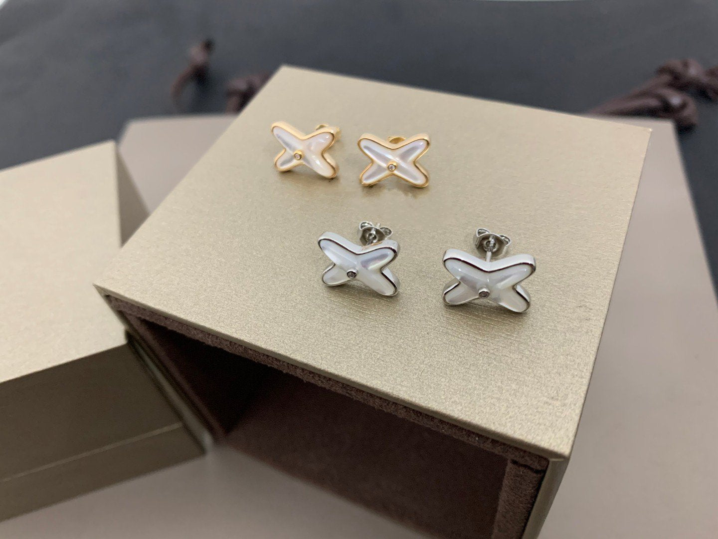 [Olivia JW]JEUX DE WHITE MOP SILVER DIAMOND EARRINGS
