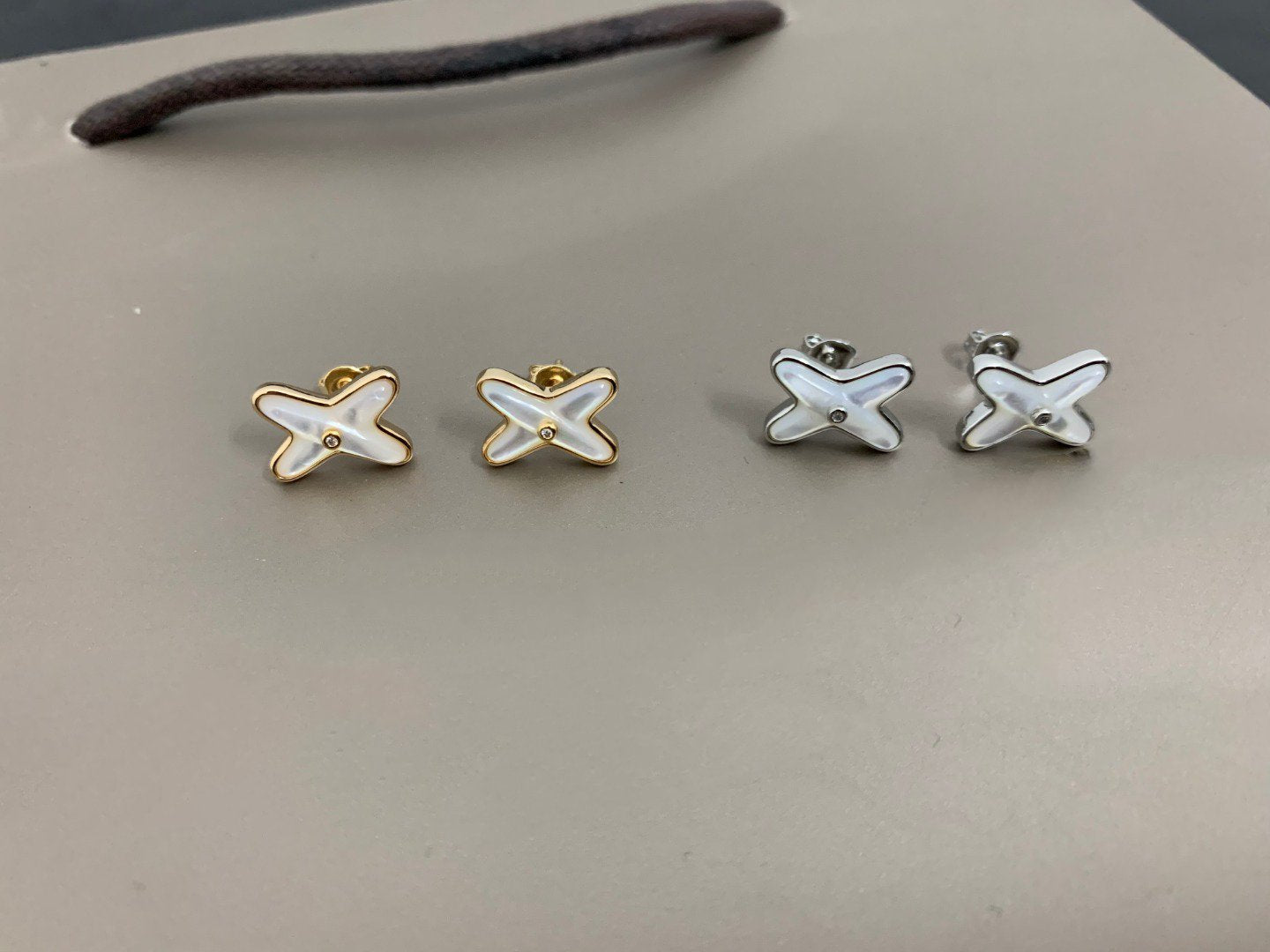 [Olivia JW]JEUX DE WHITE MOP SILVER DIAMOND EARRINGS