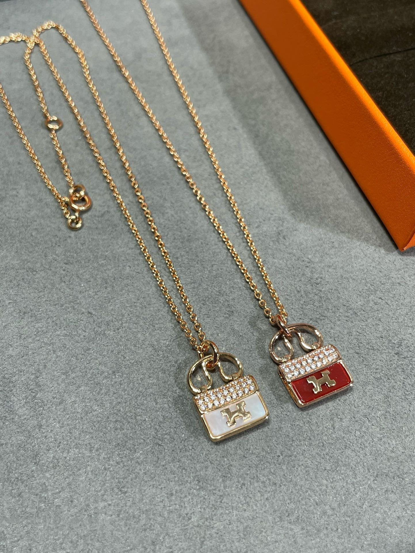 [Olivia JW]H CIRCE MOISSANITE PENDANT NECKLACE GOLD