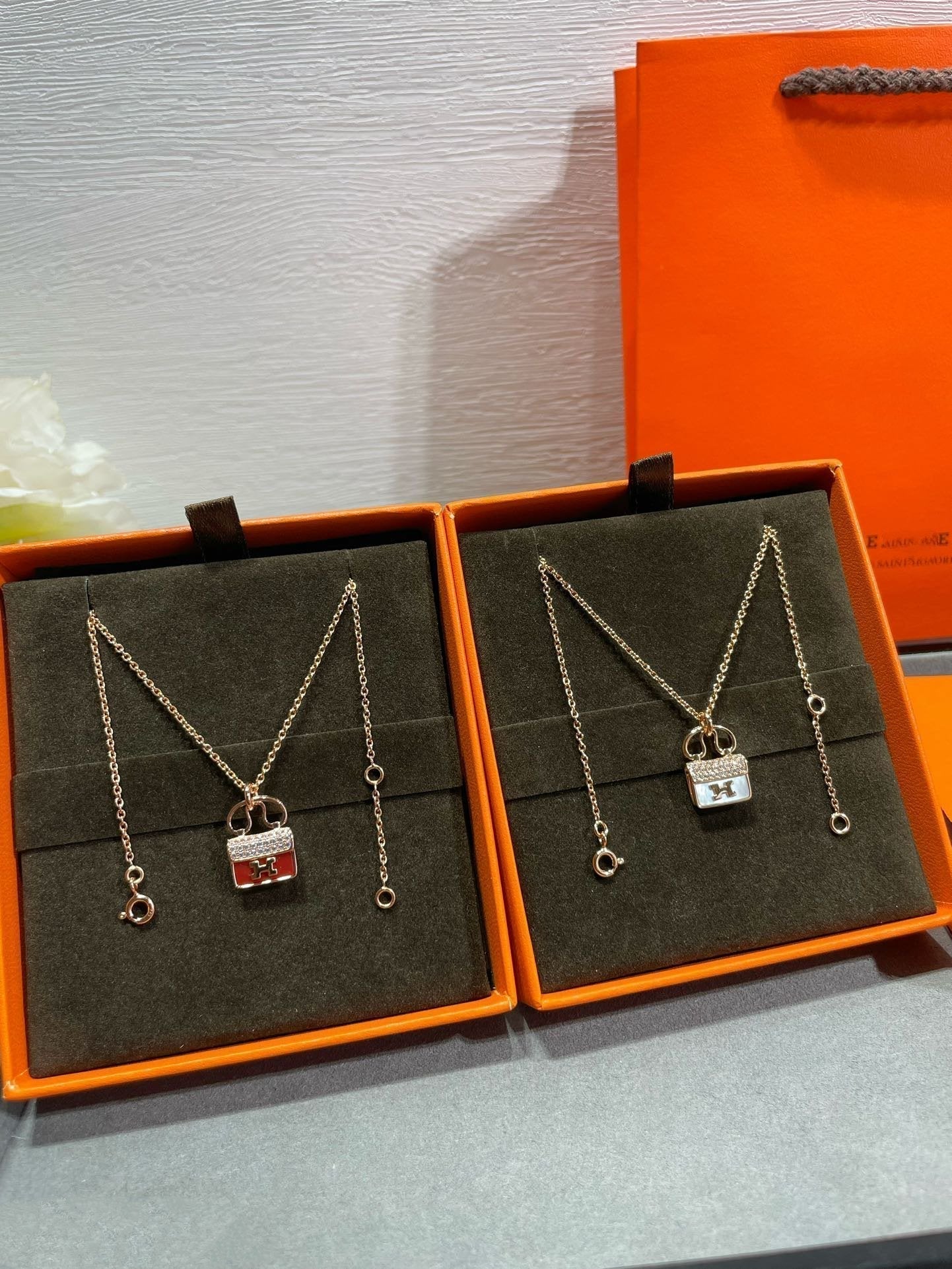 [Olivia JW]H CIRCE MOISSANITE PENDANT NECKLACE GOLD