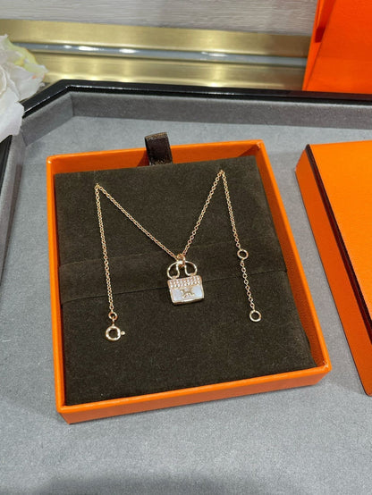 [Olivia JW]H CIRCE MOISSANITE PENDANT NECKLACE GOLD
