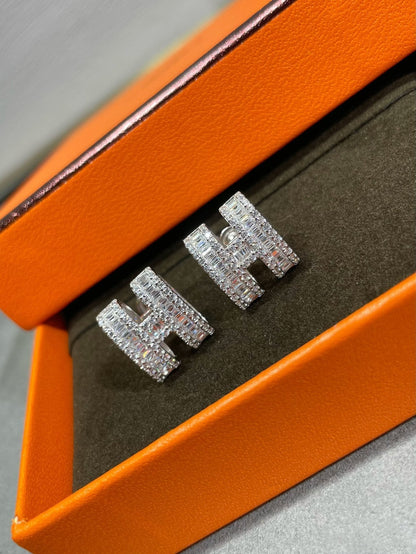 [Olivia JW]H STUD EARRINGS WITH SILVER DIAMONDS