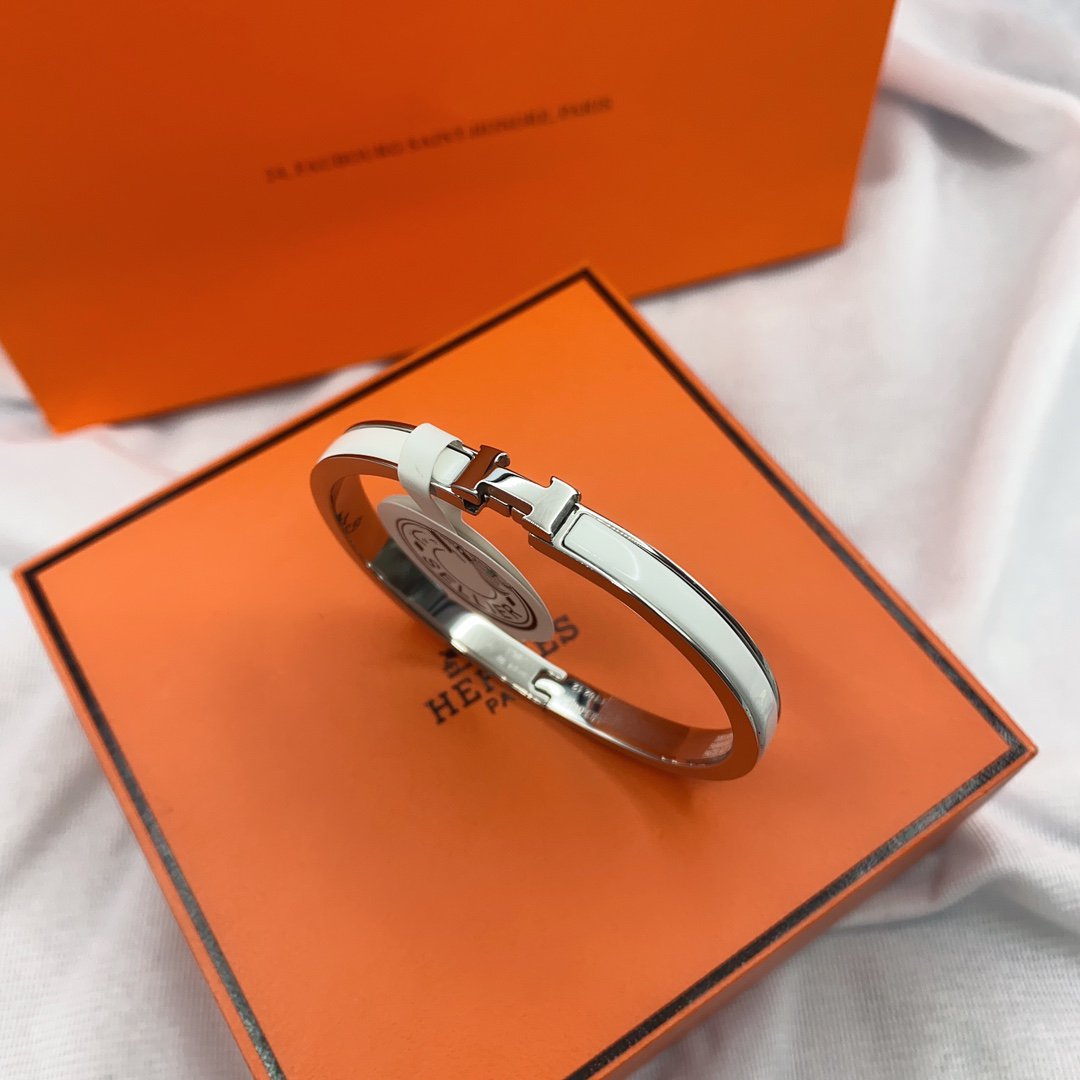 [Olivia JW]CLASSIC HM CLIC WHITE 8MM ENAMEL BRACELET