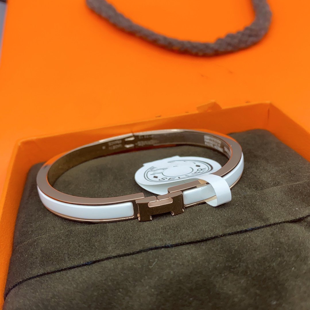[Olivia JW]CLASSIC HM CLIC WHITE 8MM ENAMEL BRACELET