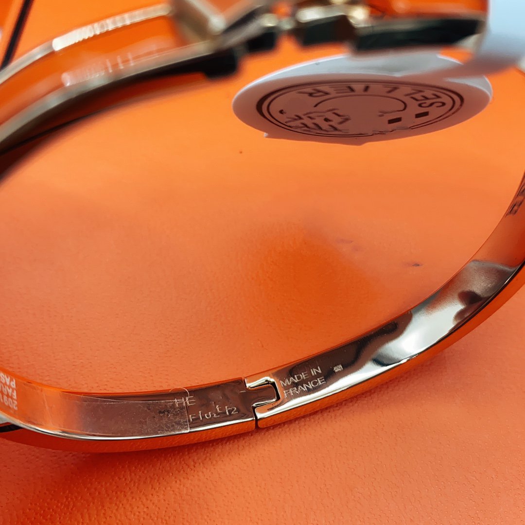 [Olivia JW]CLASSIC HM CLIC RED 8MM ENAMEL BRACELET