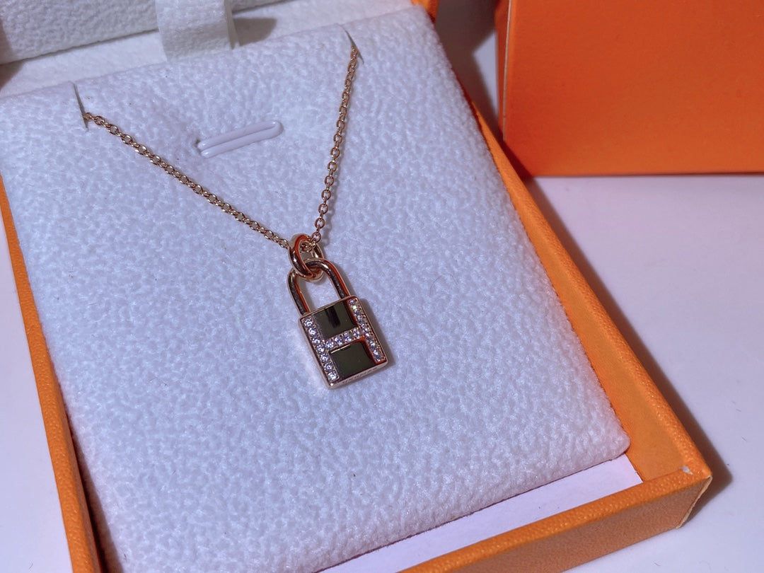 [Olivia JW]HM ADVANCED NICHE LOCK HEAD NECKLACE DIAMONDS