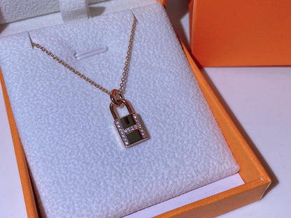 [Olivia JW]HM ADVANCED NICHE LOCK HEAD NECKLACE DIAMONDS