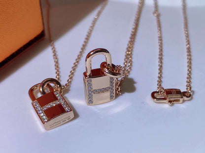 [Olivia JW]HM ADVANCED NICHE LOCK HEAD NECKLACE DIAMONDS