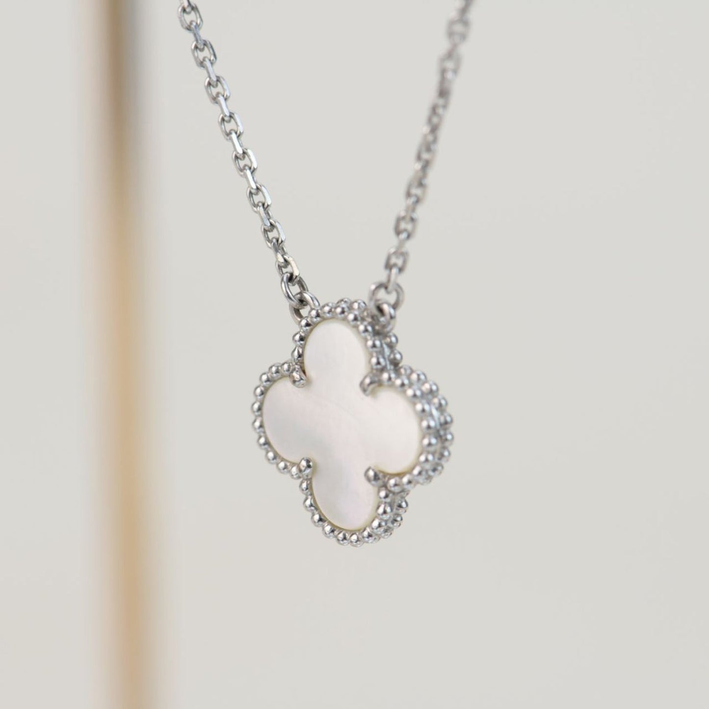 [Olivia JW]CLOVER  15MM WHITE MOTHER-OF-PEARL SILVER
