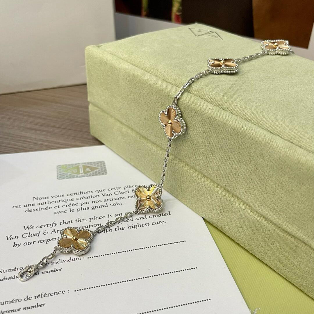 [Olivia JW]CLOVER  5 MOTIFS  CHRISTMAS LIMITED EDITION BRACELET