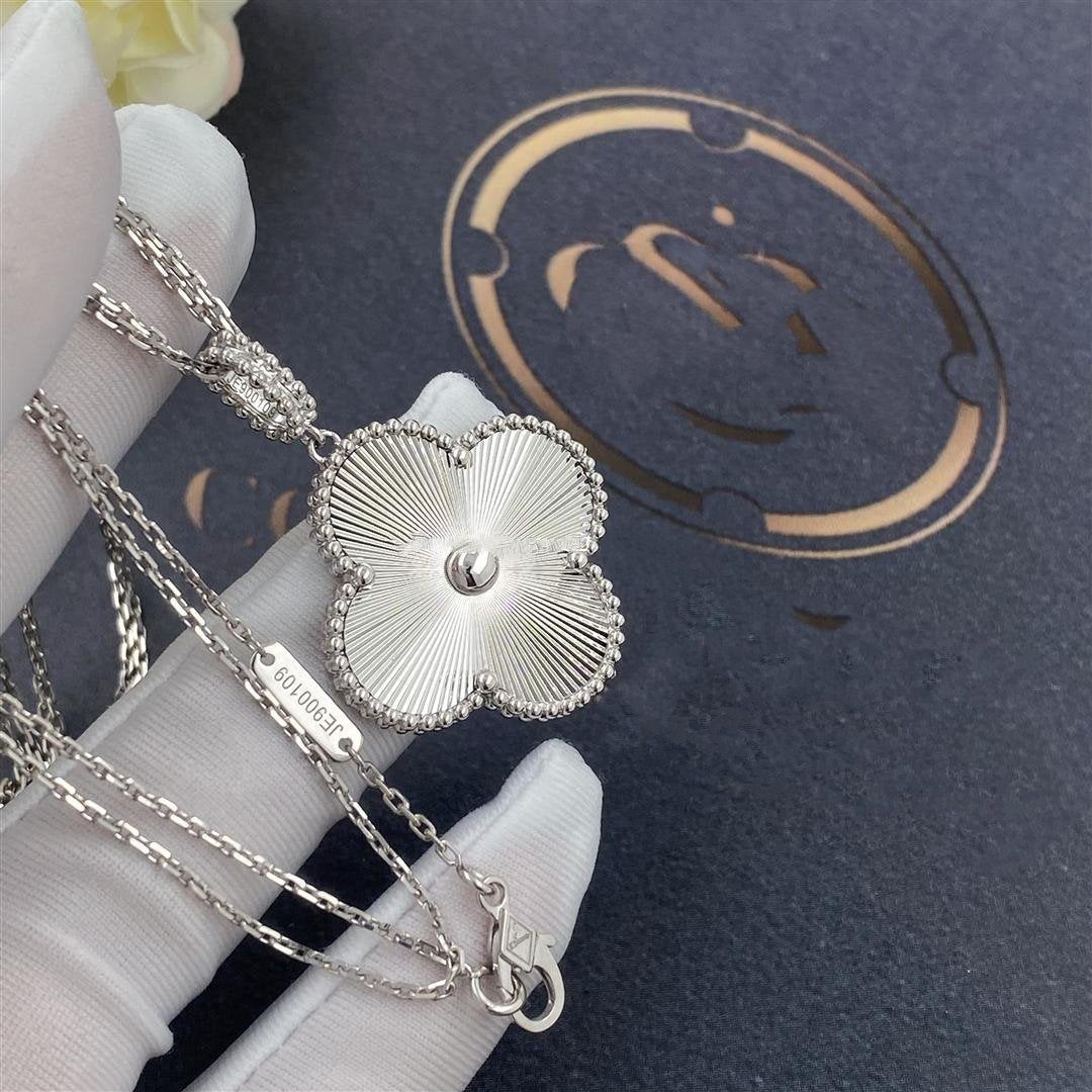 [Olivia JW]CLOVER 25MM SILVER BIG CLOVER NECKLACE