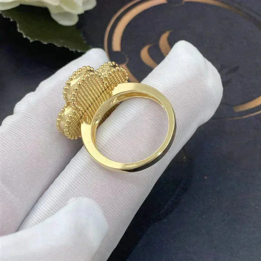 [Olivia JW]CLOVER WHITE MOP RING