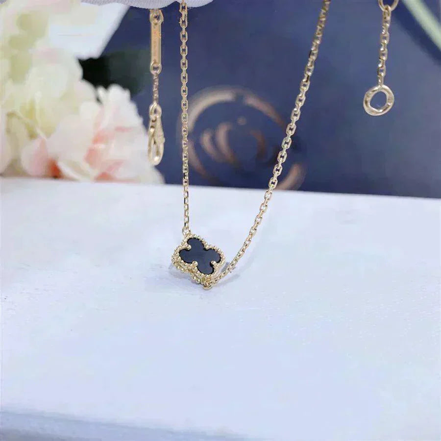 [Olivia JW]CLOVER ONYX SINGLE FLOWER BRACELET